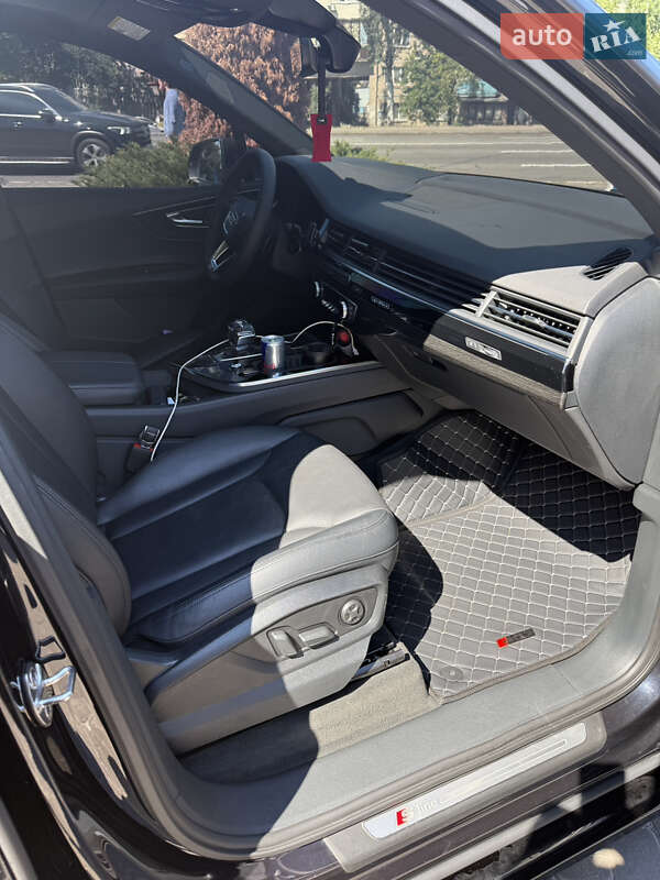 Внедорожник / Кроссовер Audi Q7 2018 в Киеве