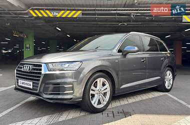Внедорожник / Кроссовер Audi Q7 2018 в 