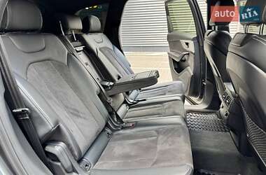 Внедорожник / Кроссовер Audi Q7 2018 в 