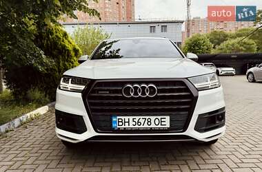 Внедорожник / Кроссовер Audi Q7 2016 в 