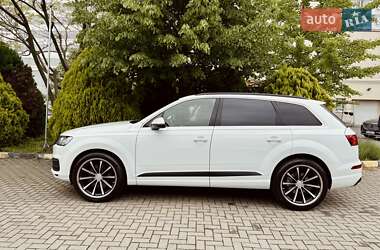Внедорожник / Кроссовер Audi Q7 2016 в 