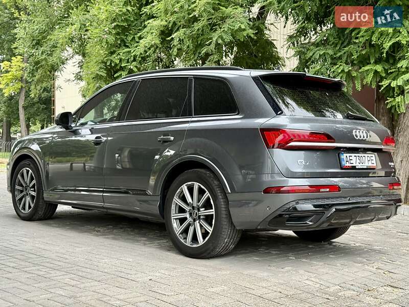 Внедорожник / Кроссовер Audi Q7 2021 в Днепре