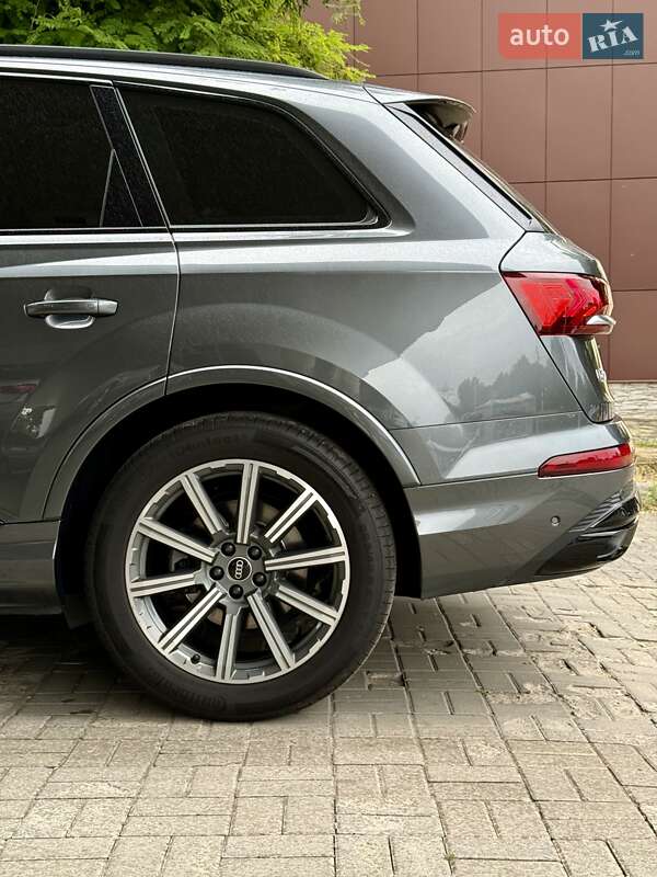 Внедорожник / Кроссовер Audi Q7 2021 в Днепре