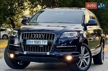 Позашляховик / Кросовер Audi Q7 2012 в 