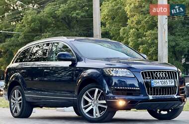 Позашляховик / Кросовер Audi Q7 2012 в 