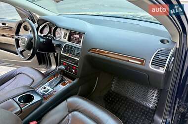 Позашляховик / Кросовер Audi Q7 2012 в 