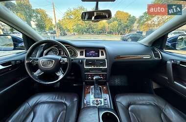 Позашляховик / Кросовер Audi Q7 2012 в 
