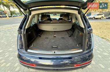 Позашляховик / Кросовер Audi Q7 2012 в 