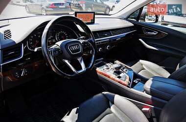 Внедорожник / Кроссовер Audi Q7 2016 в 