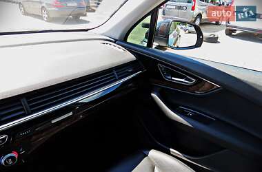 Внедорожник / Кроссовер Audi Q7 2016 в 