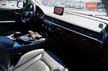Внедорожник / Кроссовер Audi Q7 2016 в 