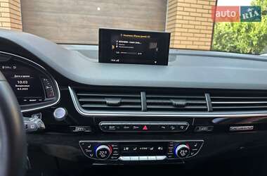 Внедорожник / Кроссовер Audi Q7 2017 в 