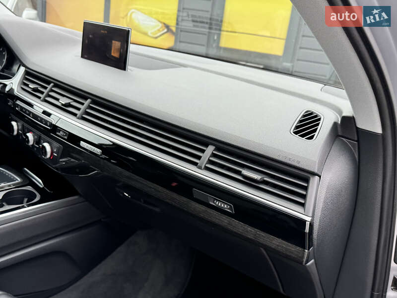 Внедорожник / Кроссовер Audi Q7 2017 в Стрые