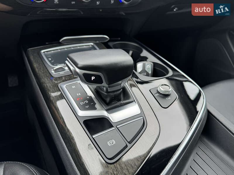 Внедорожник / Кроссовер Audi Q7 2017 в Стрые