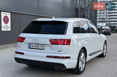 Позашляховик / Кросовер Audi Q7 2017 в 