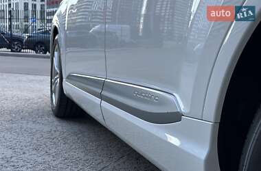 Позашляховик / Кросовер Audi Q7 2017 в 