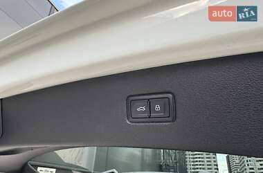 Позашляховик / Кросовер Audi Q7 2017 в 