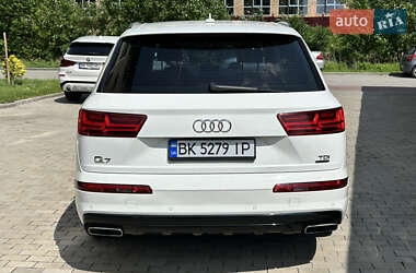 Внедорожник / Кроссовер Audi Q7 2015 в 