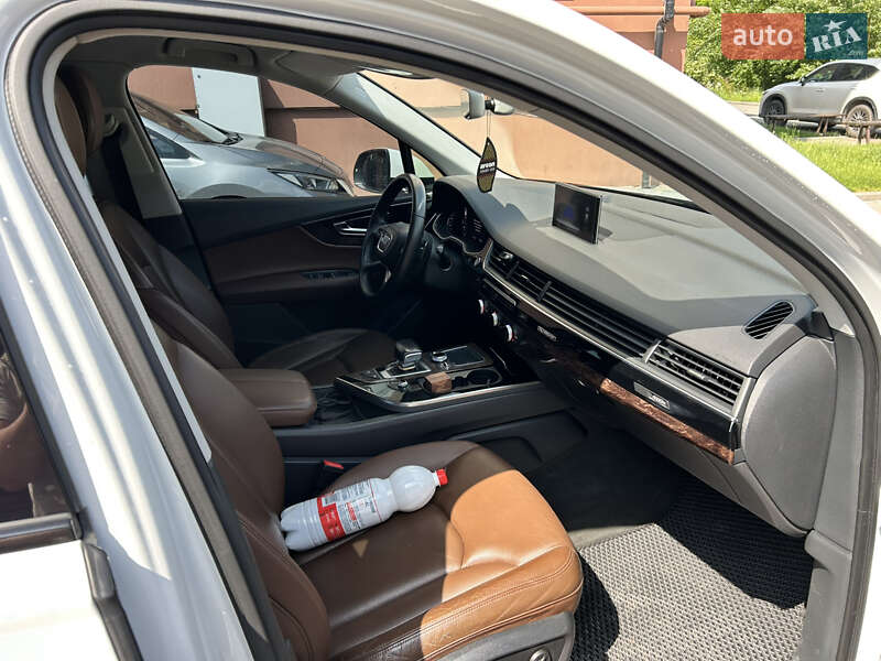Позашляховик / Кросовер Audi Q7 2015 в Рівному
