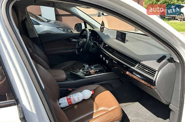 Внедорожник / Кроссовер Audi Q7 2015 в 