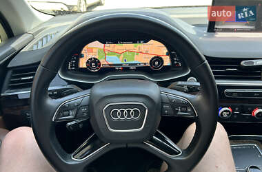 Внедорожник / Кроссовер Audi Q7 2015 в 