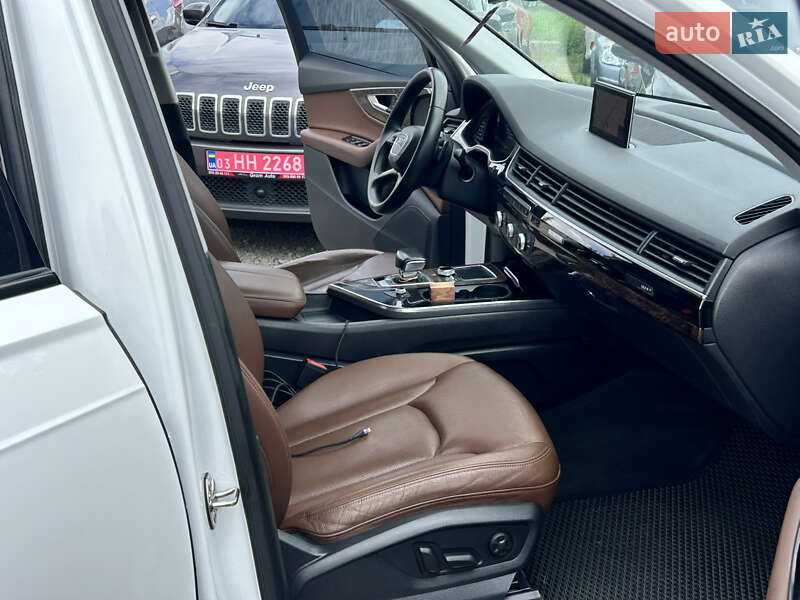 Позашляховик / Кросовер Audi Q7 2015 в Рівному