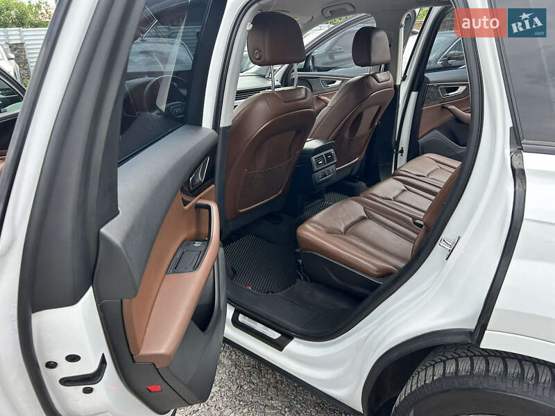 Позашляховик / Кросовер Audi Q7 2015 в Рівному