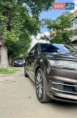 Внедорожник / Кроссовер Audi Q7 2016 в 