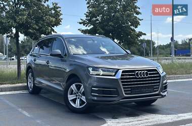 Внедорожник / Кроссовер Audi Q7 2015 в 