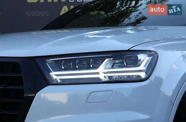 Внедорожник / Кроссовер Audi Q7 2017 в 