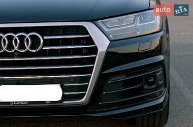 Внедорожник / Кроссовер Audi Q7 2018 в 