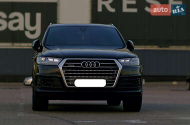 Внедорожник / Кроссовер Audi Q7 2018 в 
