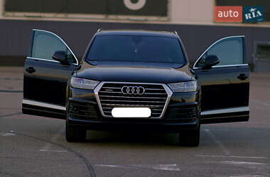 Внедорожник / Кроссовер Audi Q7 2018 в 