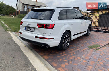Внедорожник / Кроссовер Audi Q7 2017 в 