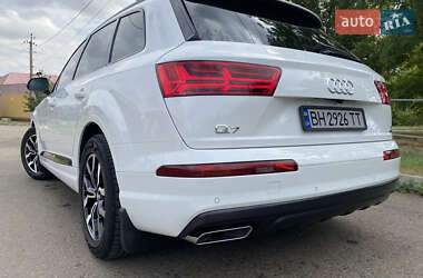Внедорожник / Кроссовер Audi Q7 2017 в 