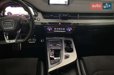 Внедорожник / Кроссовер Audi Q7 2017 в 