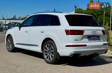 Внедорожник / Кроссовер Audi Q7 2017 в 