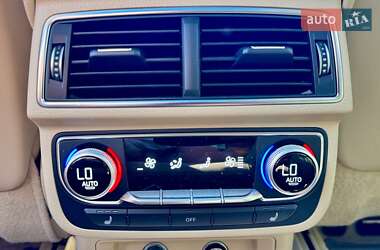 Внедорожник / Кроссовер Audi Q7 2017 в 
