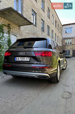 Внедорожник / Кроссовер Audi Q7 2015 в 