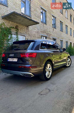 Внедорожник / Кроссовер Audi Q7 2015 в 
