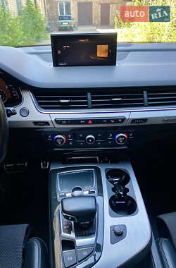 Внедорожник / Кроссовер Audi Q7 2015 в 