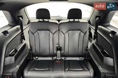 Позашляховик / Кросовер Audi Q7 2016 в 
