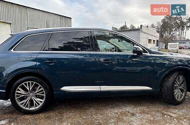Внедорожник / Кроссовер Audi Q7 2017 в 