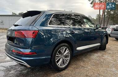 Внедорожник / Кроссовер Audi Q7 2017 в 
