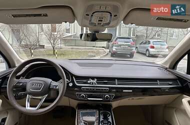 Внедорожник / Кроссовер Audi Q7 2017 в 