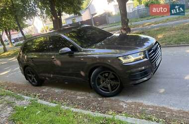 Позашляховик / Кросовер Audi Q7 2018 в 
