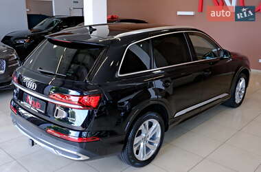 Внедорожник / Кроссовер Audi Q7 2021 в 