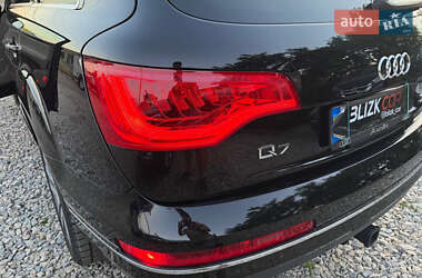 Внедорожник / Кроссовер Audi Q7 2015 в 