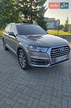 Внедорожник / Кроссовер Audi Q7 2017 в 