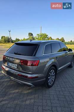 Внедорожник / Кроссовер Audi Q7 2017 в 